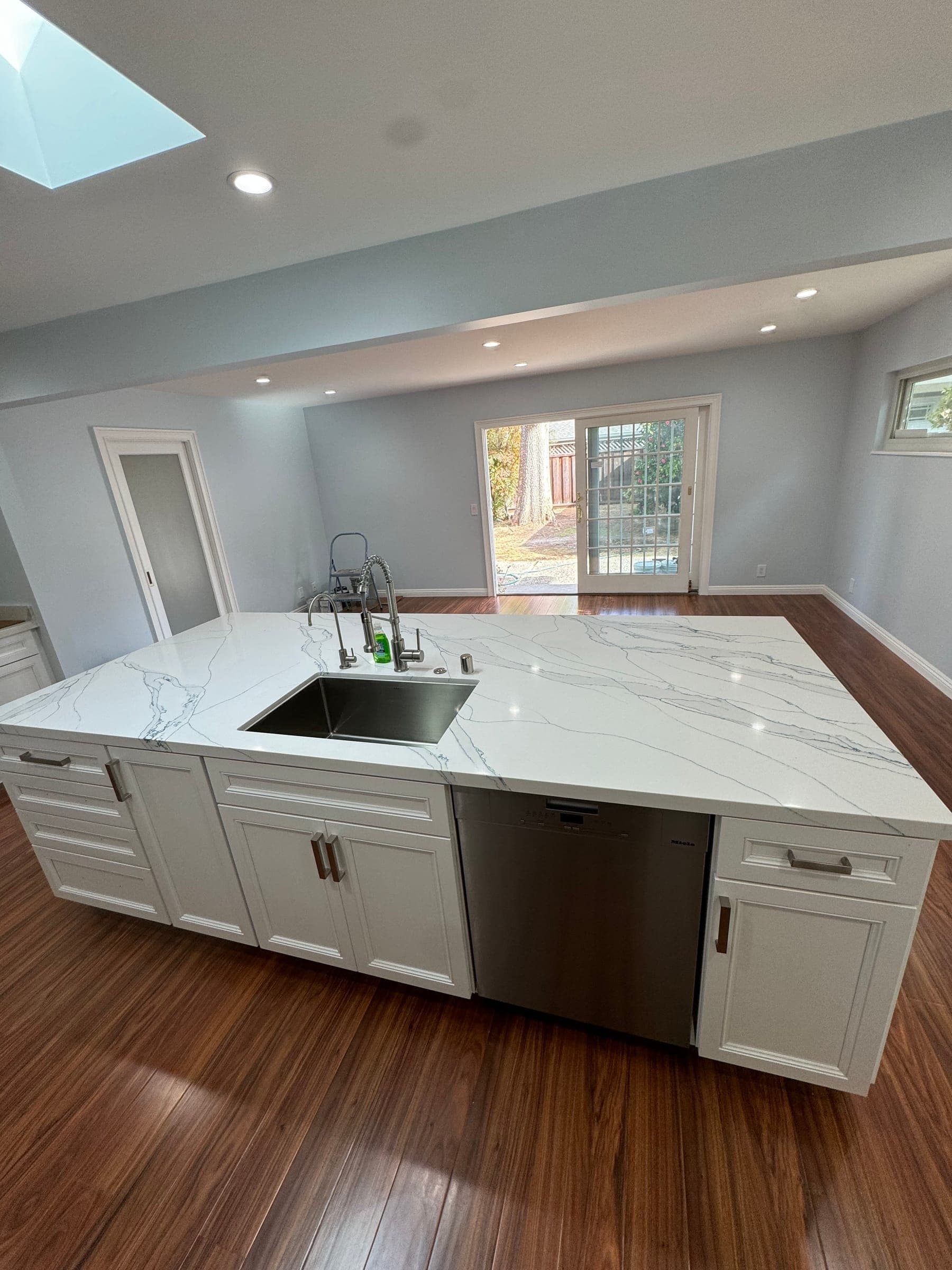 Undermount sink, pull-down faucet, and stainless dishwasher installed in the kitchen island